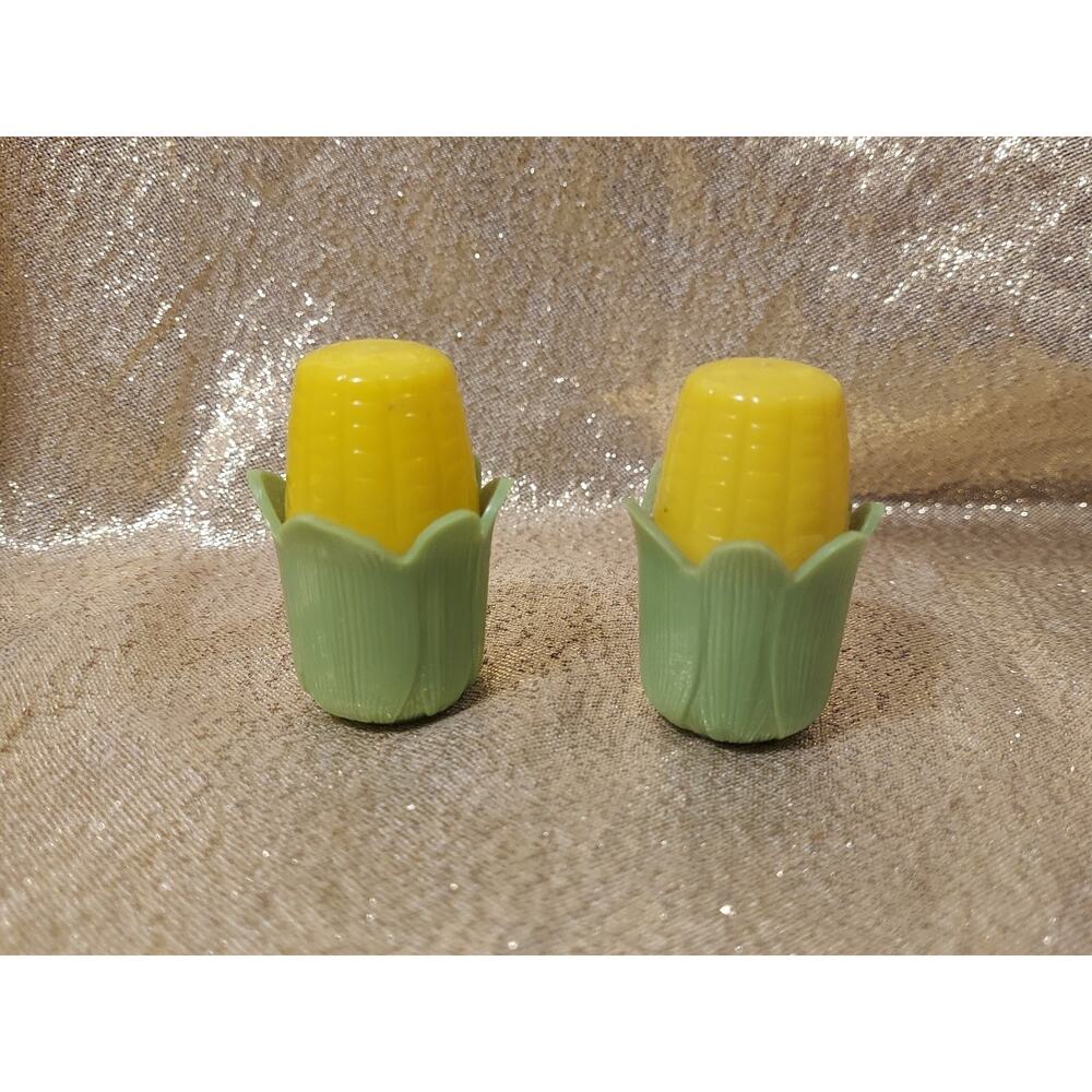 Vintage 60's Royal Product USA Plastic Corn Cob Mini Salt & Pepper Shakers Set